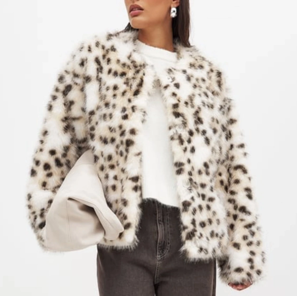 Leopardmönstrad pälsjacka