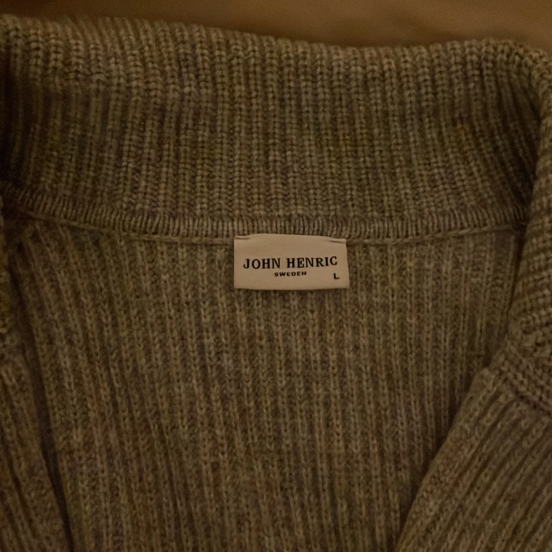 Grå stickad kofta från John Henric - 3