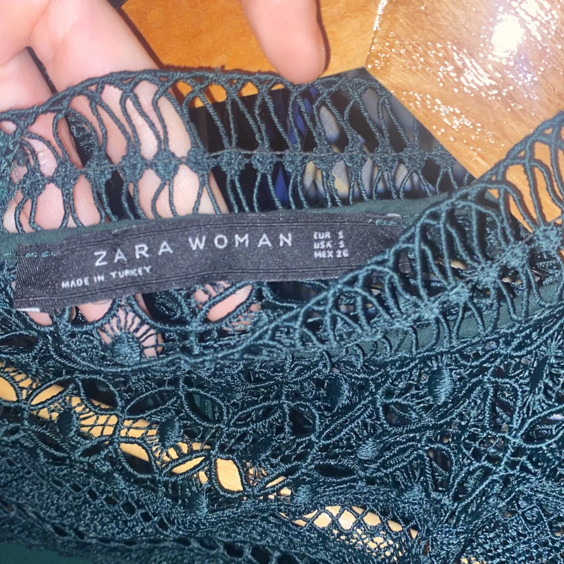 Mörkgrön spetsblus från Zara Woman - 1