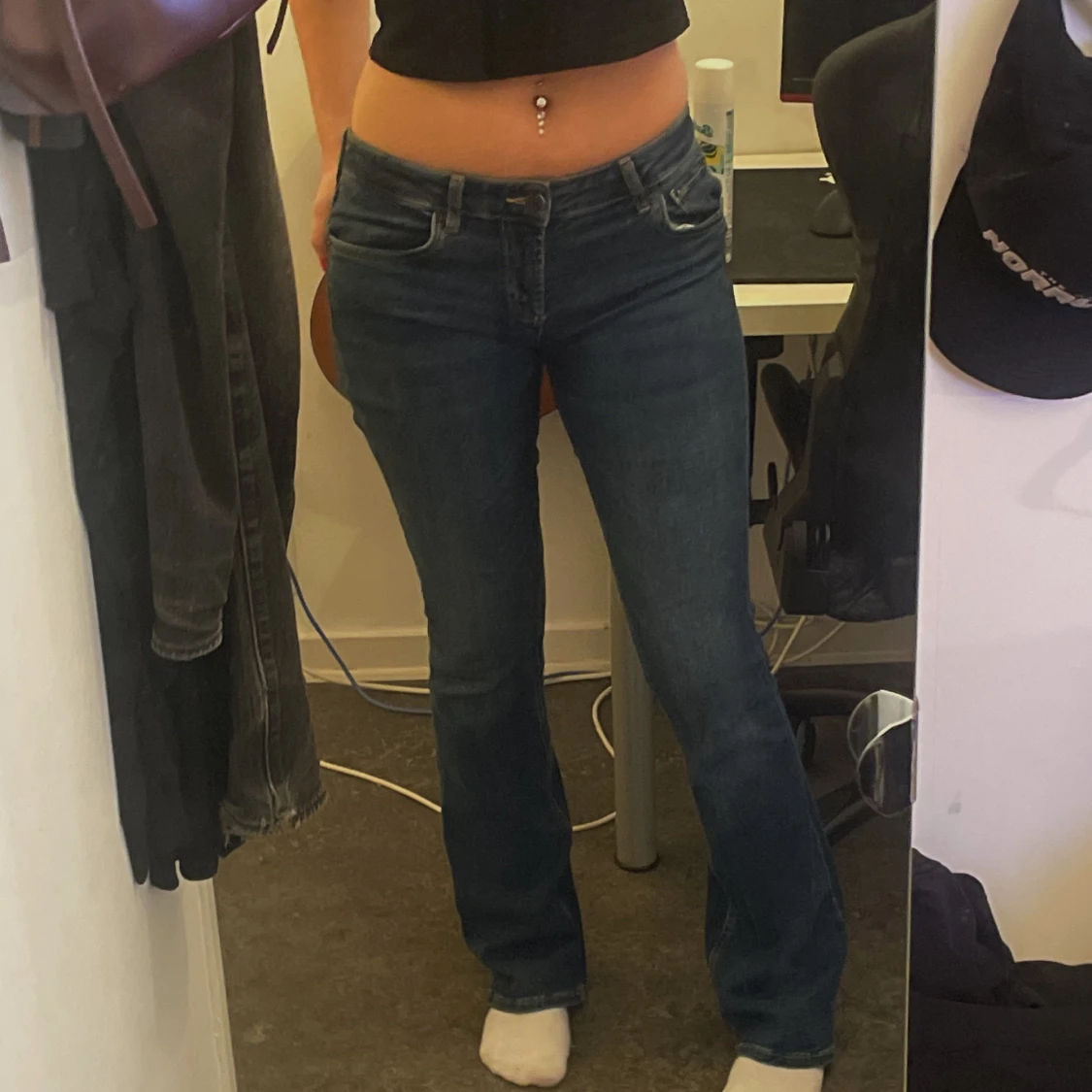 Blå jeans med bootcut