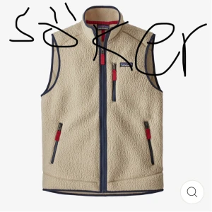 Beige fleeceväst från Patagonia - Söker denna väst, kontakta mig om du har en tillgänglig i storlek M-L så ska vi se till att göra en bra affär🤝