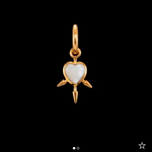 Three of swords  - Örhänge från maria Nilsdotter. Använt några enstaka gånger. Jättebra skick. Nypris 3200kr.