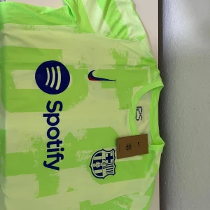 Barcelona fotbollströja 24/25 - Helt ny fotbollströja säljs i storlek M