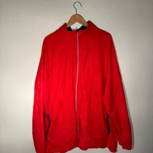 Starter fleece  - Fleece tröja från märket starter. Små märken på framsidan av tröjan, annars i bra skick 