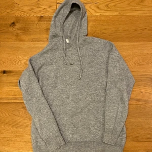 Merinoull hoodie - Riktigt fet merinoull hoodie! Perfekt nu till våren🙌 väldigt bra skick👍