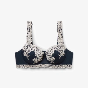 Blau deep vanilla bh från intimissimi  - Jättefin mörkblå behå med vacker vit spetsdetaljering, bara använd 1 gång, storlek 75B