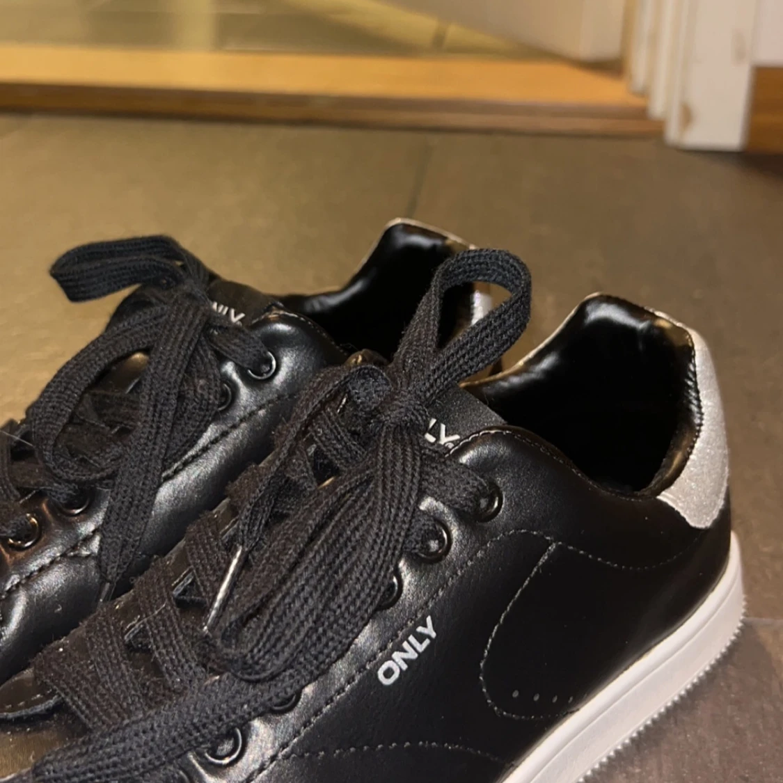 Svarta sneakers  - 2