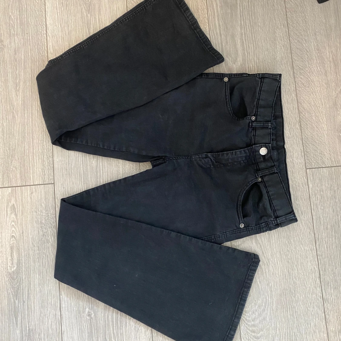 Svarta jeansbyxor - 1