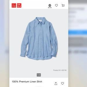 Ljusblå linneskjorta från Uniqlo - Säljer en stilren blå skjorta i 100% linne från Uniqlo, då jag växt ur den. Skjortan ger  en avslappnad men ändå uppklädd look. Perfekt till varmare dagar☀️Köpt för 600kr.  Inga defekter. Skriv vid minsta fundering! 