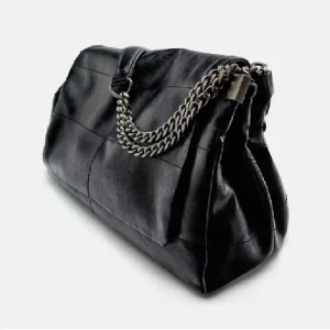 Zara väska - Super fin trendig väska från Zara i super bra skick och rymlig 💗