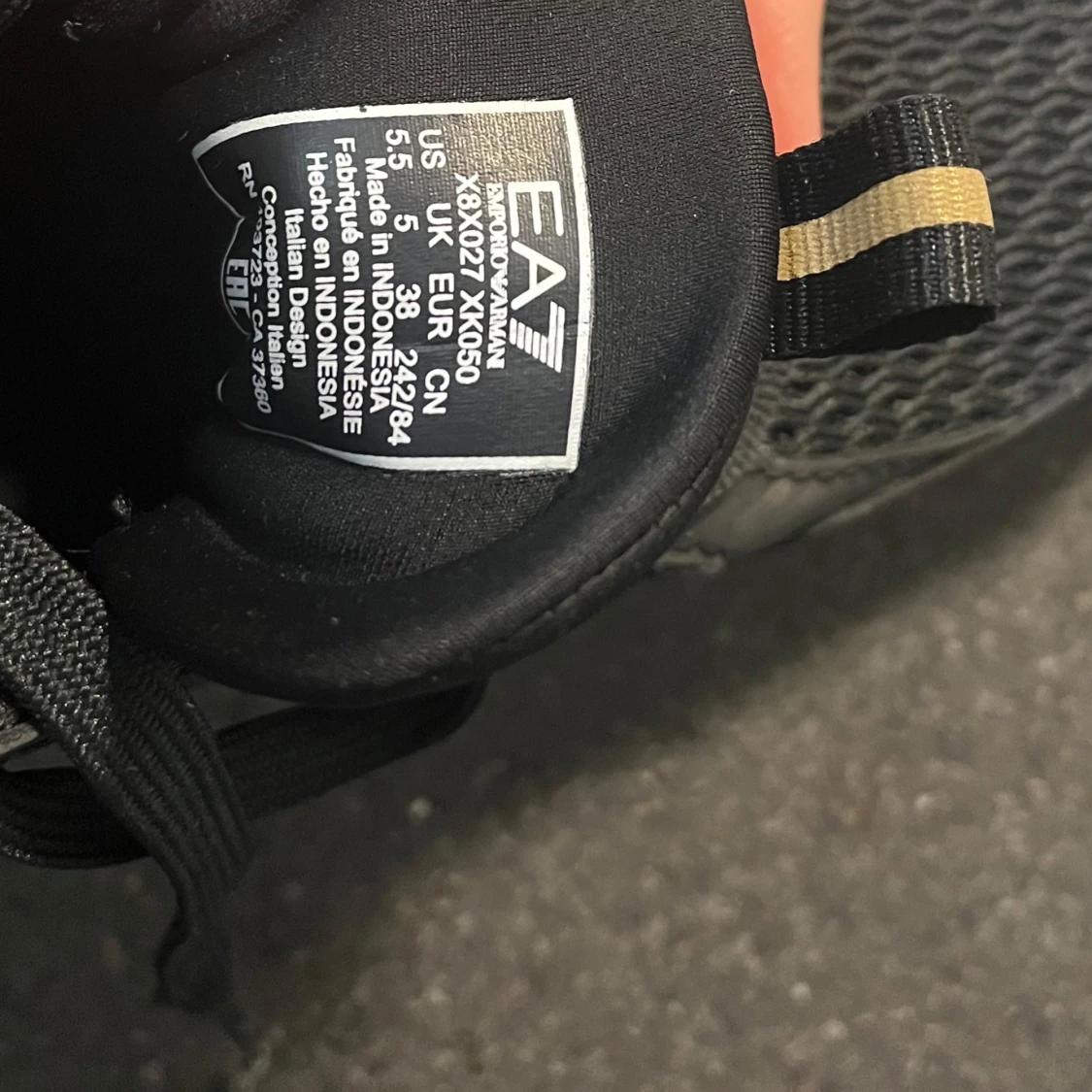 Svarta sneakers från Emporio Armani - 3