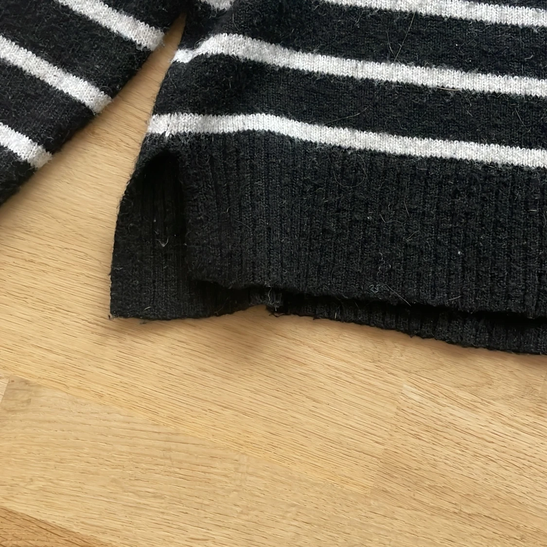 Svart och vit randig tröja från Gina Tricot - 2