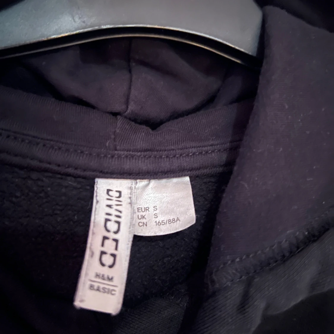 Svart hoodie från H&M  - 1