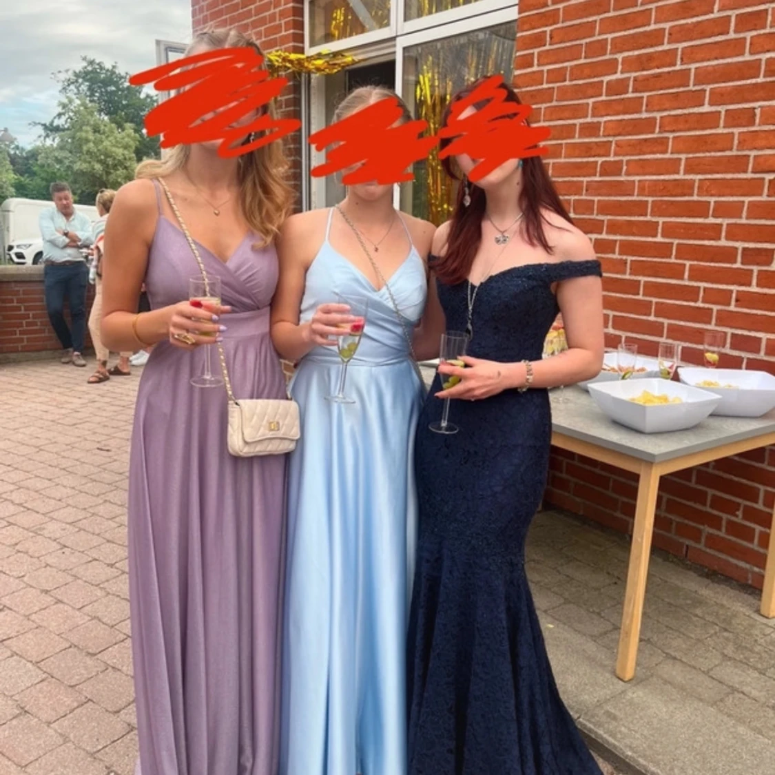 Ljuslila långklänning från Abiyenial