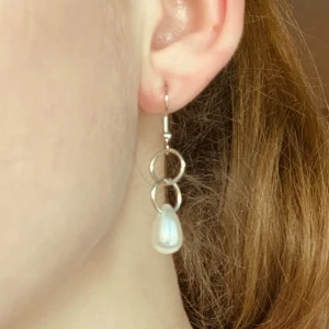 Örhängen med droppe - Egengjort!✨ Tryck gärna på köp direkt! Skriv för fler bilder eller om du har frågor💗