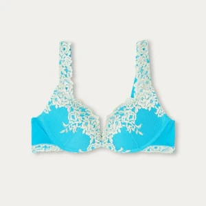 Intimissmi bh - Säljer denna push up bh ifrån intimissimi, den är i väldigt bra skick och säljs inge längre! Kom privat för fler bilder!💞💞Nypris är 519kr