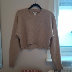 Beige tröja/crop top från lindex - Beige tröja från lindex, ny utan prislapp, storlek EU - S