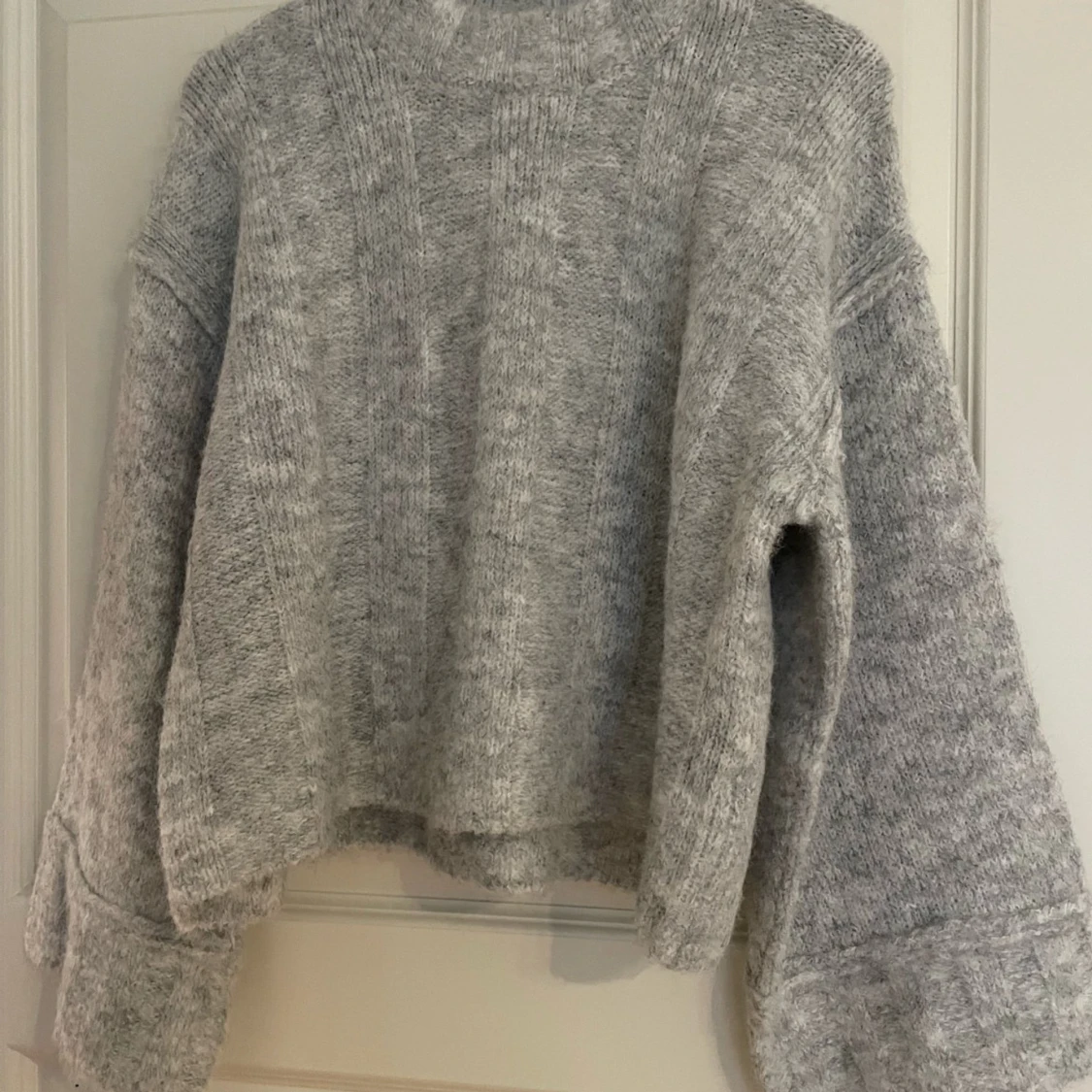 Grå stickad tröja från Karen by Simonsen - 1