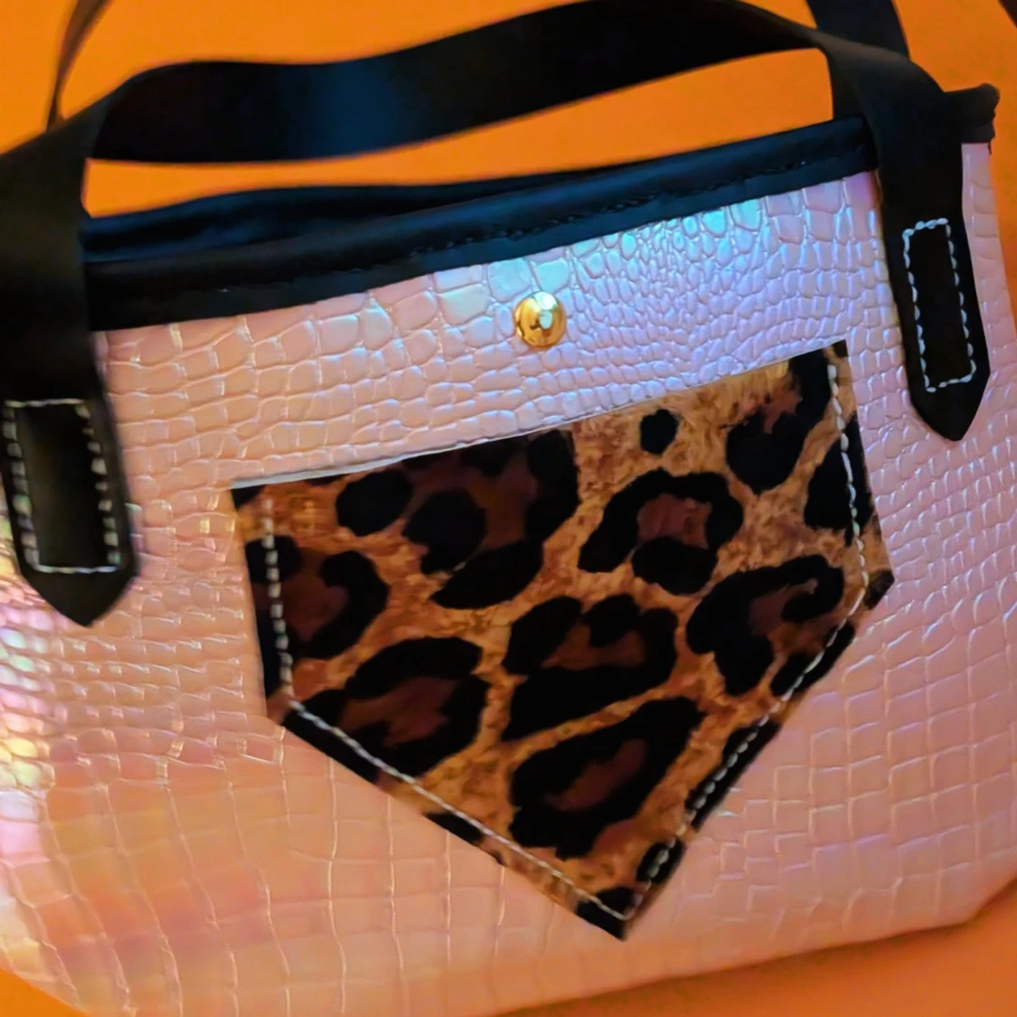 Iridescent handväska med leoparddetalj - 3