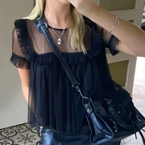 Zara topp - snyggaste toppen från Zara som knappt går att få tag i ❤️‍🔥😍🌟lånad första bild men exakt samma topp💕