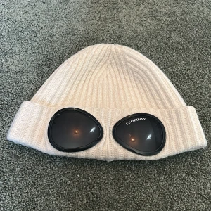 Cp company mössa - Mössan har använts en del gånger men är i bra skick! Mössan är äkta! 