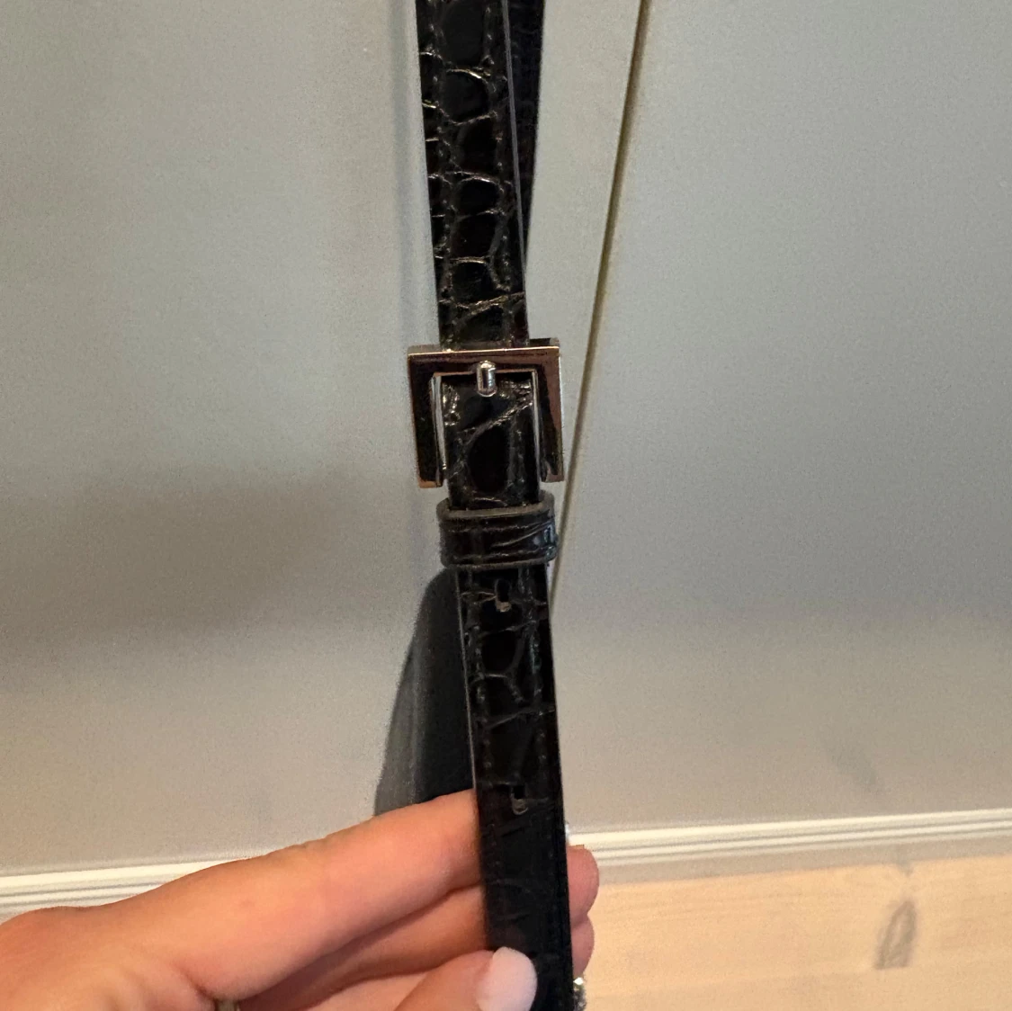 Svart axelväska med kedjedetalj - 2