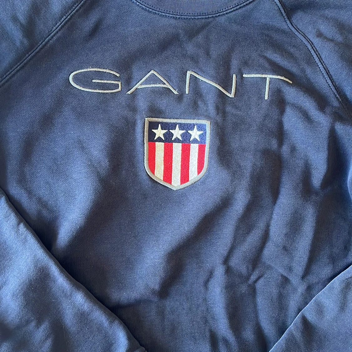 Mörkblå sweatshirt från GANT - 1