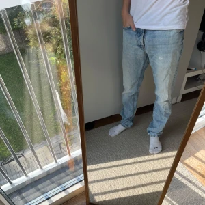 Nudie jeans - Tja! Säljer detta schyssta paret jeans från Nudie!|De har blivit lagade professionellt| Modell: Steady Eddie| Vid minsta fråga tveka inte att kontakta mig!| Pris alltid diskuterbart!|// Nils