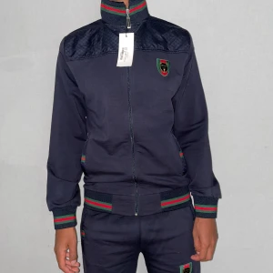 Gucci dress storlek S - Säljer en Gucci dress i storlek S. Helt ny. Fin replika med grym kvalitet. Pris: 1200kr. Först till kvarn. Skickas direkt inom 24h