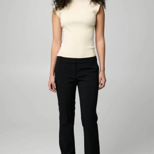 Svarta kostymbyxor  - Snygga svarta kostymbyxor i modellen Vera från bikbok. Storlek 36! Nypris 399 kr💓💓 knappt använda