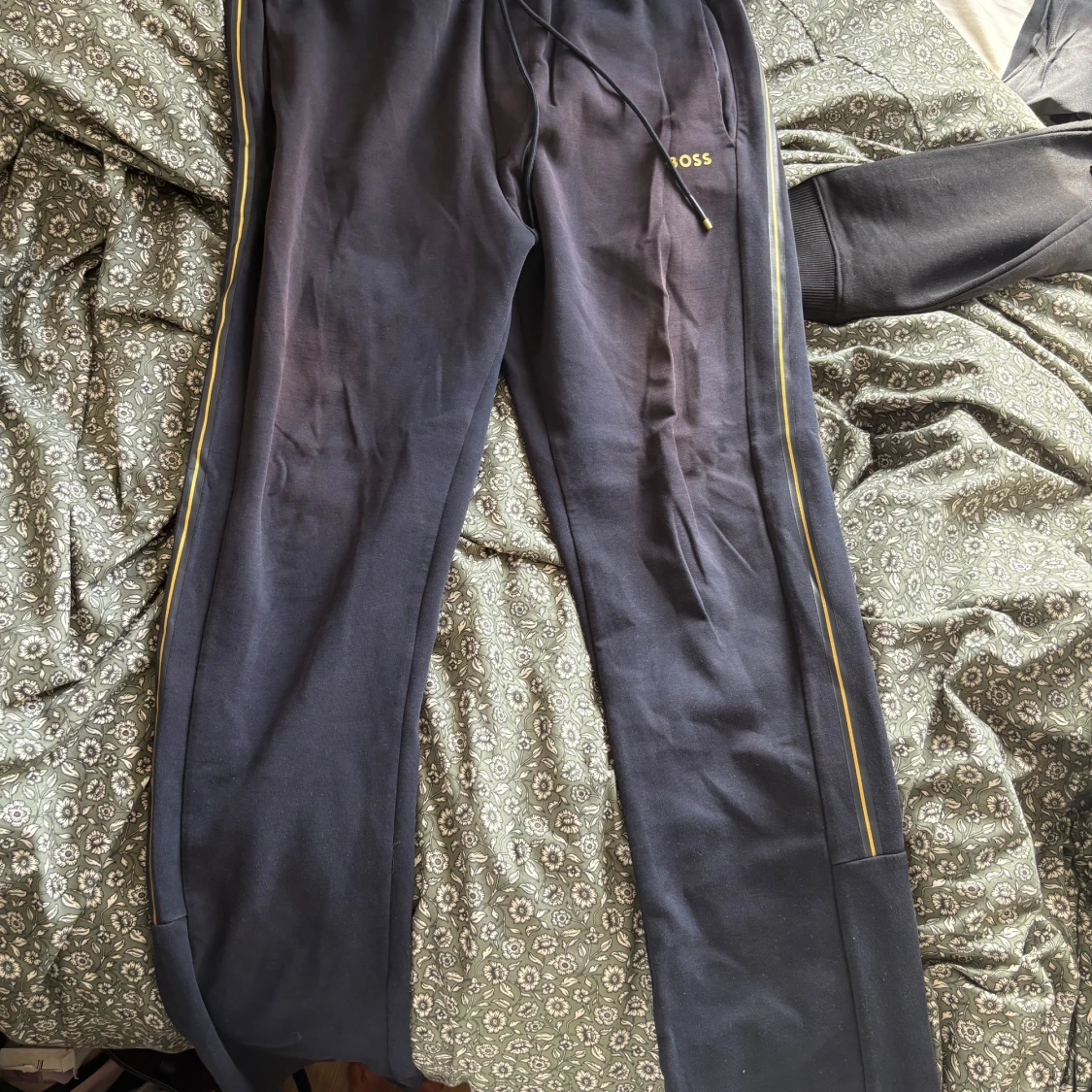 Svarta mjukisbyxor från BOSS