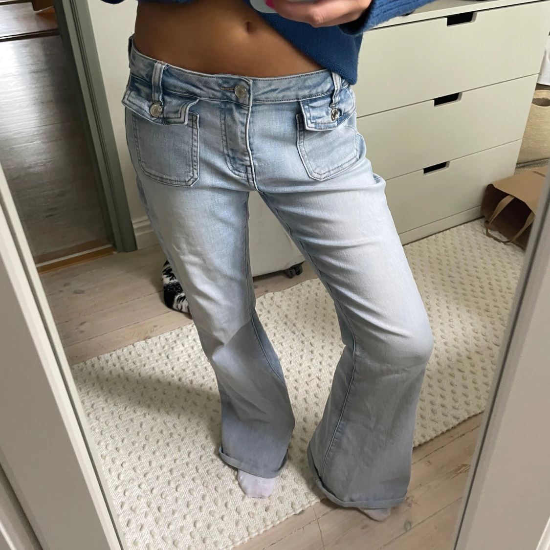 Ljusblå bootcut jeans med låg midja - 1