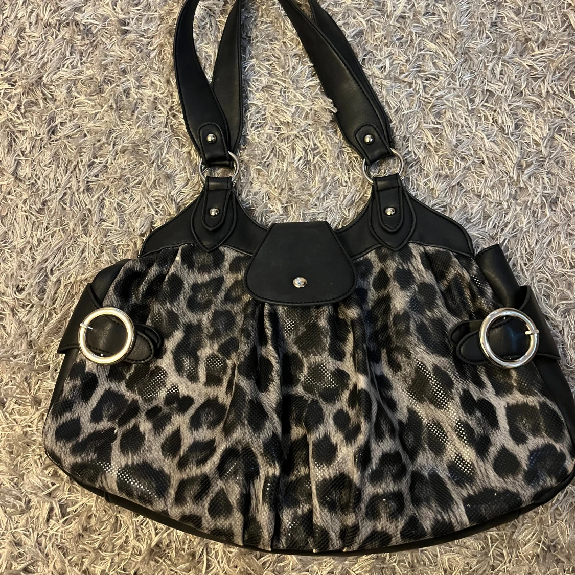 Leopardväska med detaljer - 1