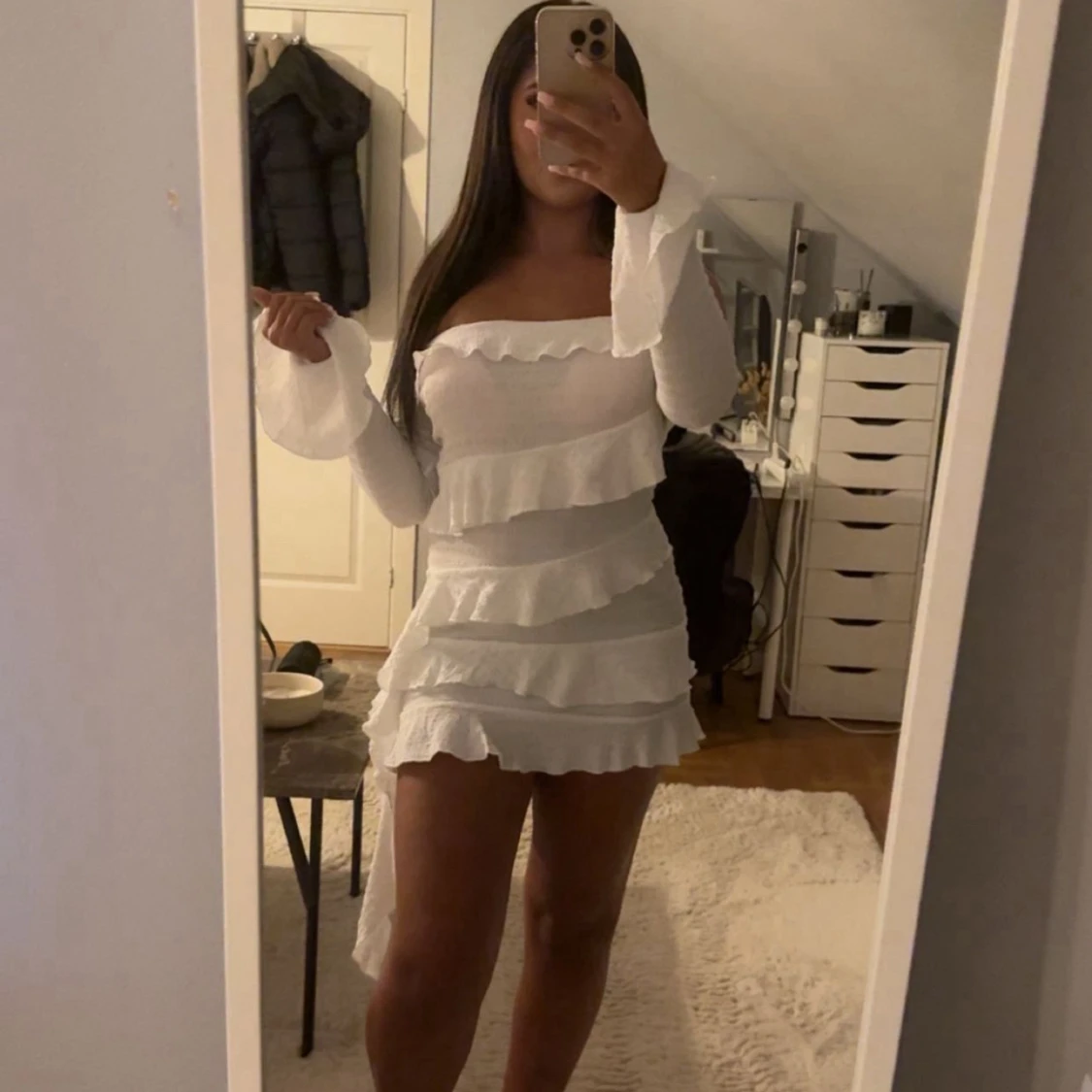 Vit volangklänning offshoulder