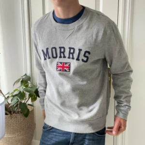 Morris tröja grå L - Inga defekter! Modellen är 180,75 kg och bär L. Den är stor på honom. Kom med frågor! 
