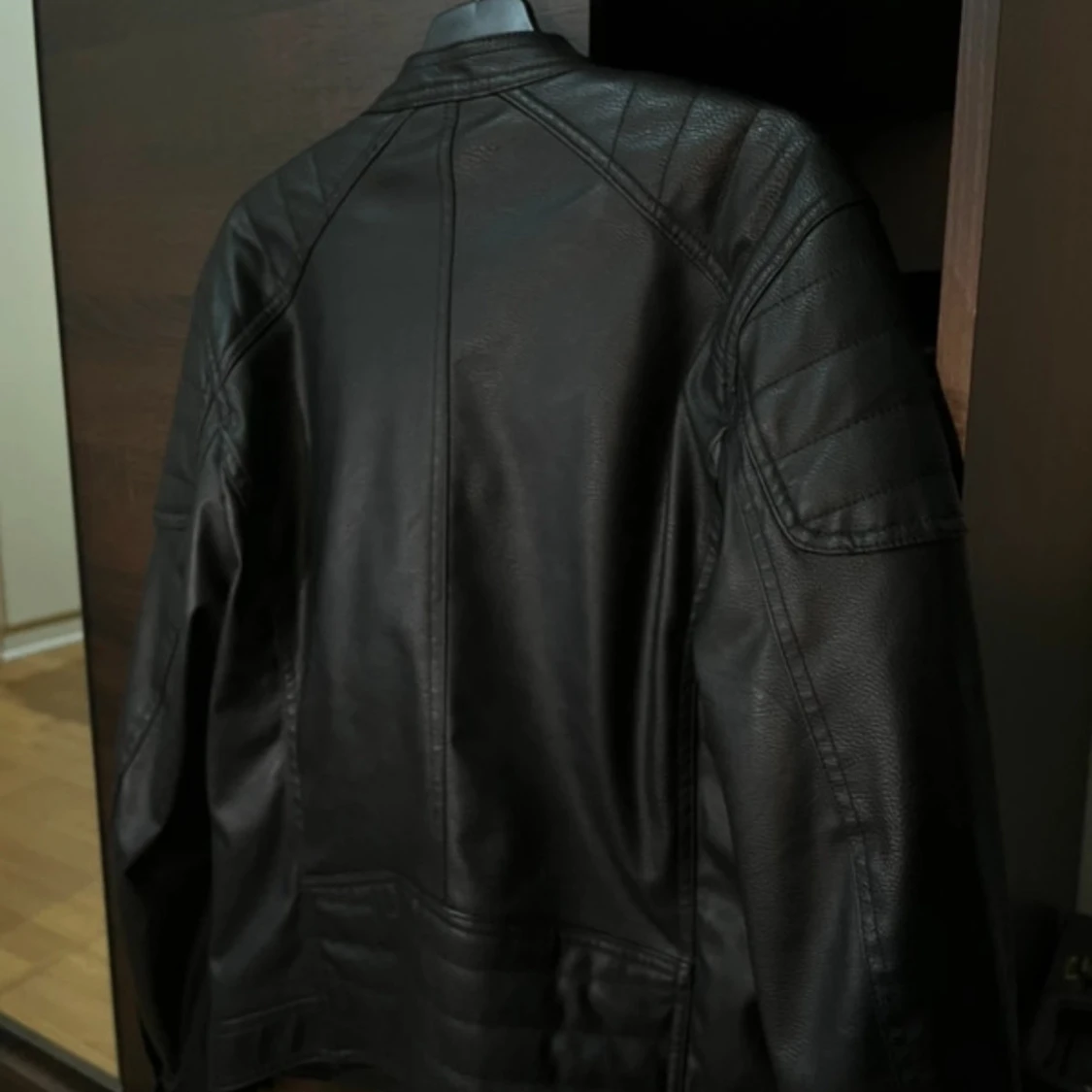 Svart skinnjacka  - 3