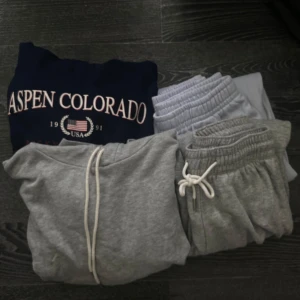 2-pack mjukisset - Det är egentligen ett mjukisset och de andra är INGEN match:) Grå hoodie och gråa mjukisbyxor är ETT SET, medan de ljusblåa mjukisbyxor och den marinblåa hoodien INTE är ett set. MEN alla säljs tillsammans nu!!! Storlek XS på båda hoodies och S på de ljusblåa byxorna💗De är använda, men fortfarande bra skick:) Vid mer info osv hör gärna av dig🫶🏼🫶🏼