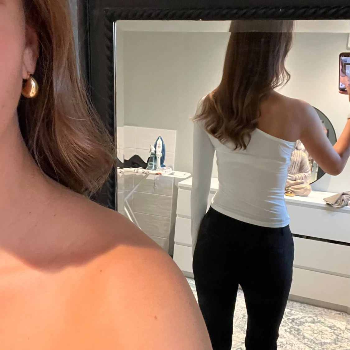 Vit oneshoulder topp med lång ärm - 1