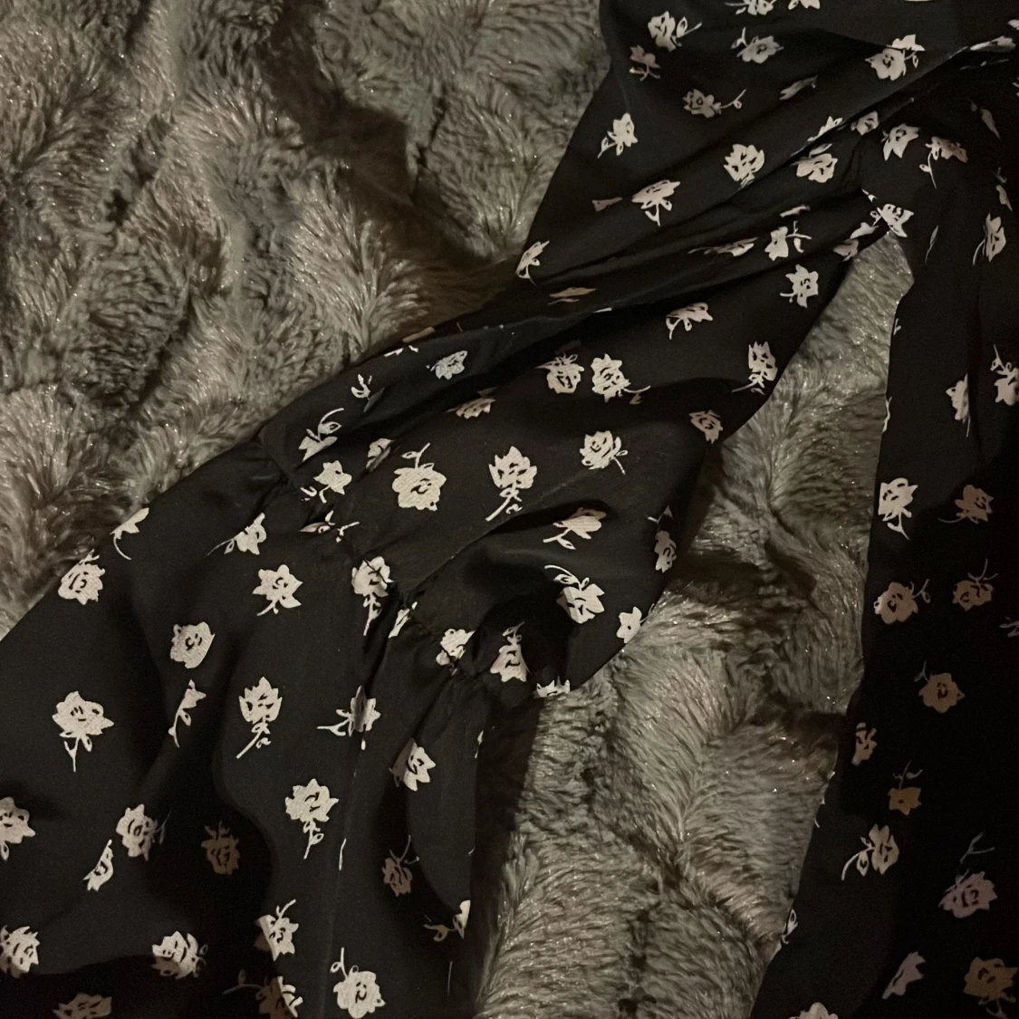 Svart blommig kortklänning från SHEIN - 4