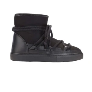 Svarta Inuikii skor - Säljer mina fina svarta inuikii boots. Nypris ligger på 2.999 men säljer dessa för 2000🤍original box medföljer