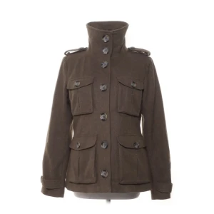 Brun ulljacka från Flashlights - Snygg brun jacka från Flashlights i ullmix med hög krage! Köpt på sellpy men den var tyvärr för liten för mig🩷