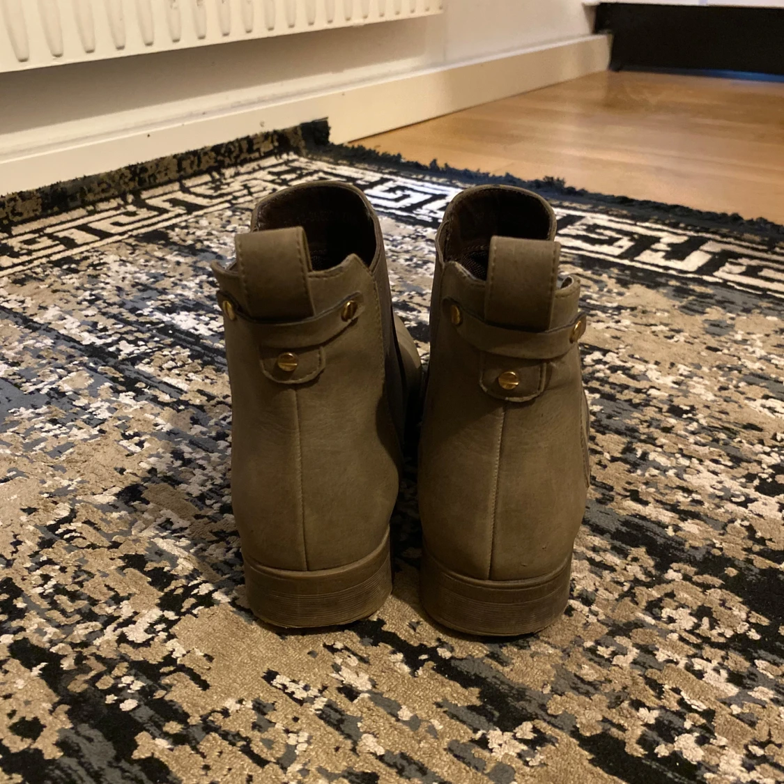 Beiga chelsea boots i skinn - 2