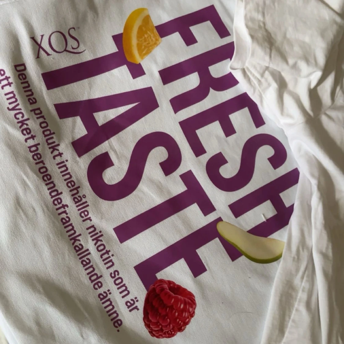 Vit XQS t-shirt med färggrafiskt tryck - 2