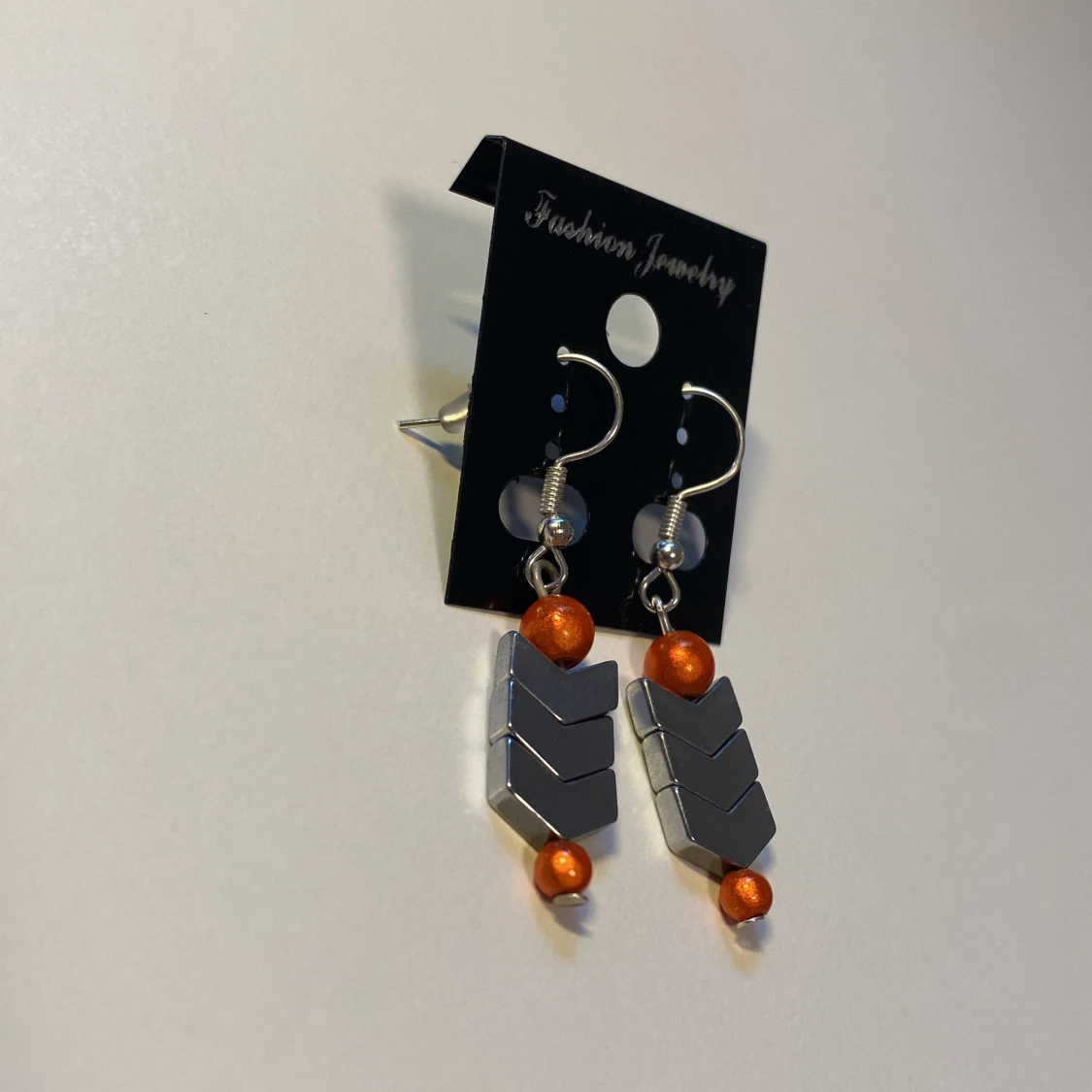 Unika Silvriga örhängen med orange pärlor *Endast 1 Kvar* - 3