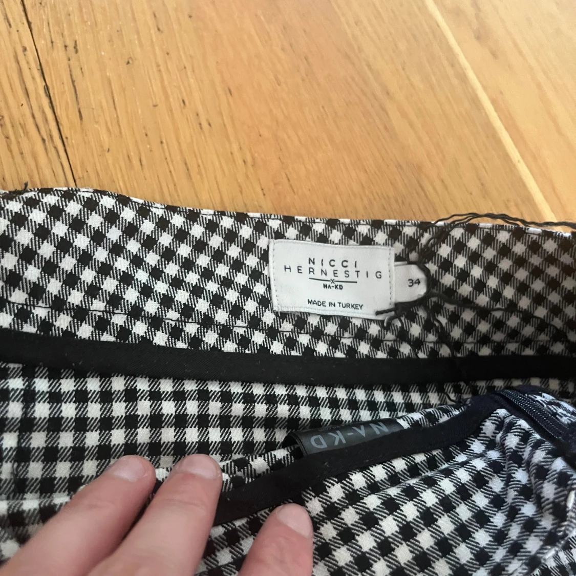 Rutig kjol från Nicci Hernestig NA-KD - 1