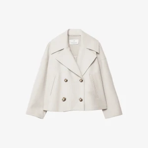 Beige kappa - Jätte fin jacka och perfekt för vår sommar höst💞🍓Den är i mycket fint skick, eftersom den inte kommit till så mycket användning ❣️Skriv för frågor och bilder på jackan❤️