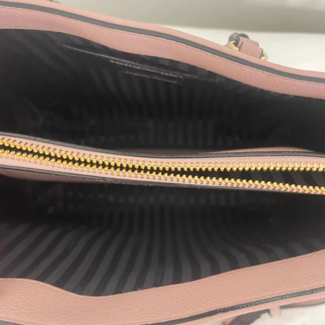 Rosa handväska från Victoria's Secret - 2