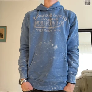 Ralph Lauren hoodie  - Säljer den här sjukt snygga Ralph Lauren D&S hoodien, i storlek M, för 650kr | I väldigt fint skick. Skick: 9/10 | Kan mötas upp | Skriv om minsta funderingar |