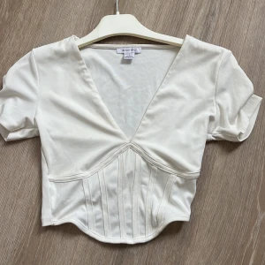 Topp - Topp från new yorker, (defekter kan förekomma från smink) men inget jätte synligt