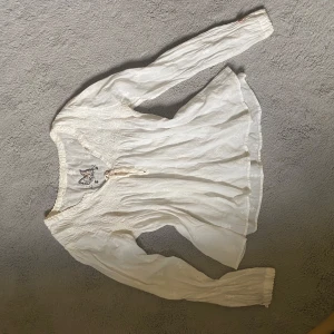 Odd Molly blus - Super söt odd Molly blus, puffig och skön nu till varma sommardagar! Perfect att ha
